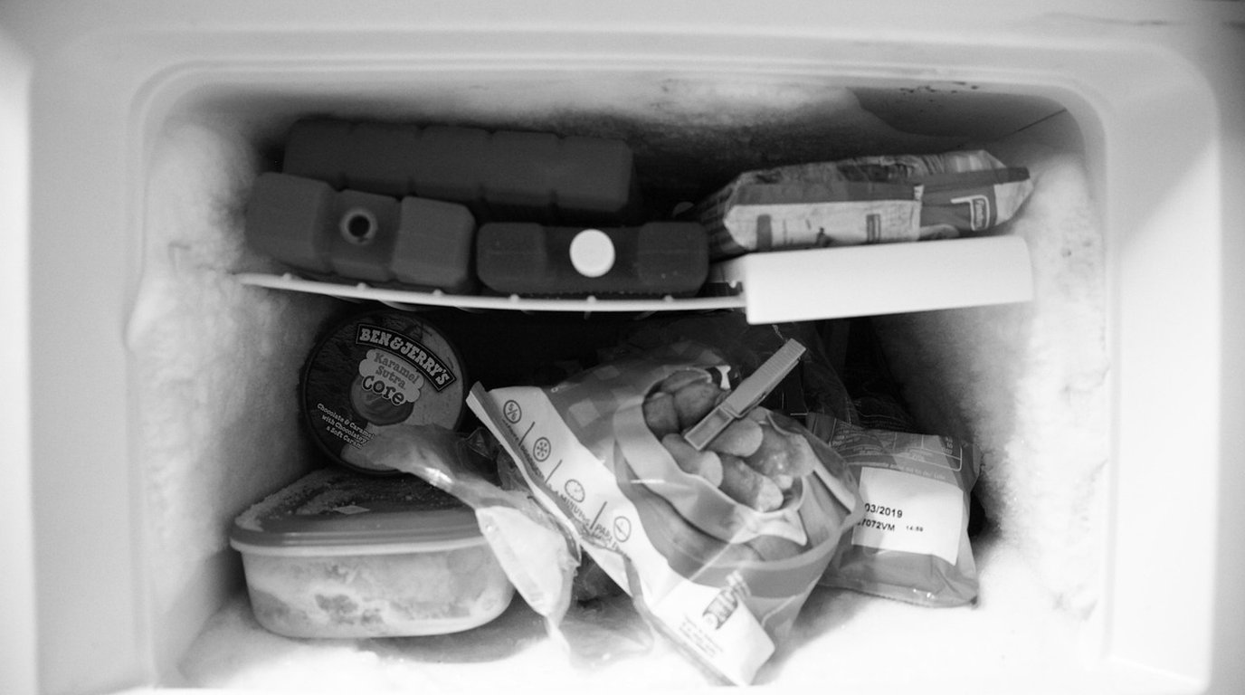 Gelo acumulado no freezer em Limeira‑SP